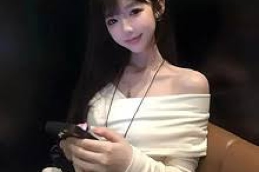 美顶流纯神演穿普拉达的女王2被删光！秀身体黑历史太多