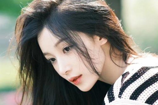 央视表态后给冯小刚走面的韩红底裤都被扒没了